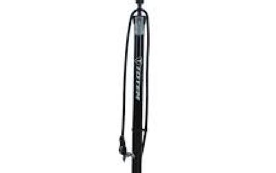 Standing manual bike pump