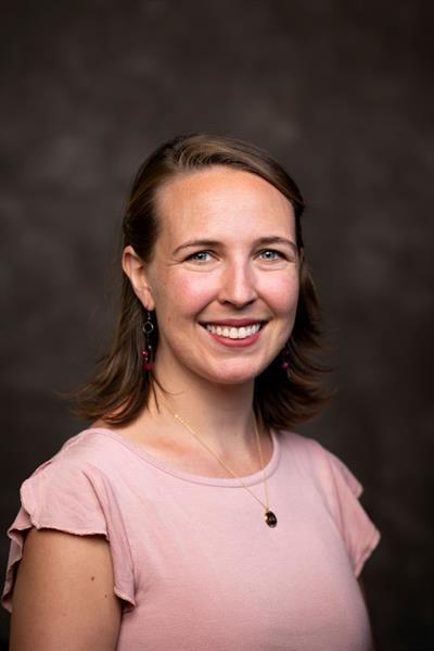 Lauren Crowe headshot